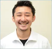 アンデンタルクリニックの歯科医師の中村鉄平先生