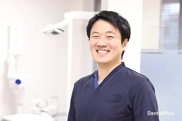 茅ヶ崎デンタルクリニックの歯科医師の安田隆英先生