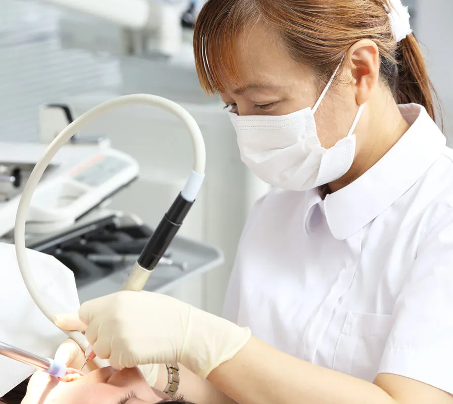 CS矯正歯科クリニックの歯科医師の坂上知枝美先生