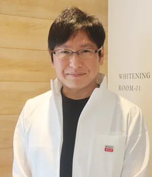 WITH DENTAL CLINIC 銀座の歯科医師の波多野康祐先生